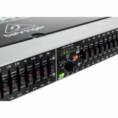 BEHRINGER ULTRAGRAPH PRO FBQ1502 HD Değiştirilebilir 6 veya 12dB Boost/Cut ile Çift Kanallı 15 Bantlı Grafik Ekolayzer