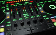 Roland DJ-808 DJ Kontrol Ünitesi